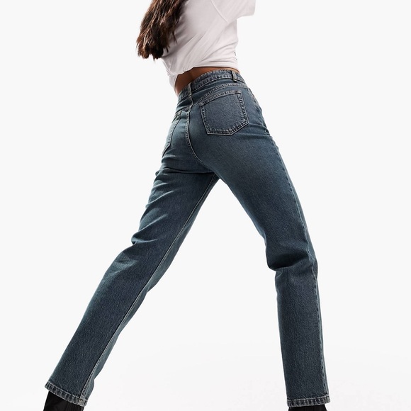 NIB ASOS Design Slim Mom Jeans in Vintage Blue Wash W26/L32 - Picture 2 of 6